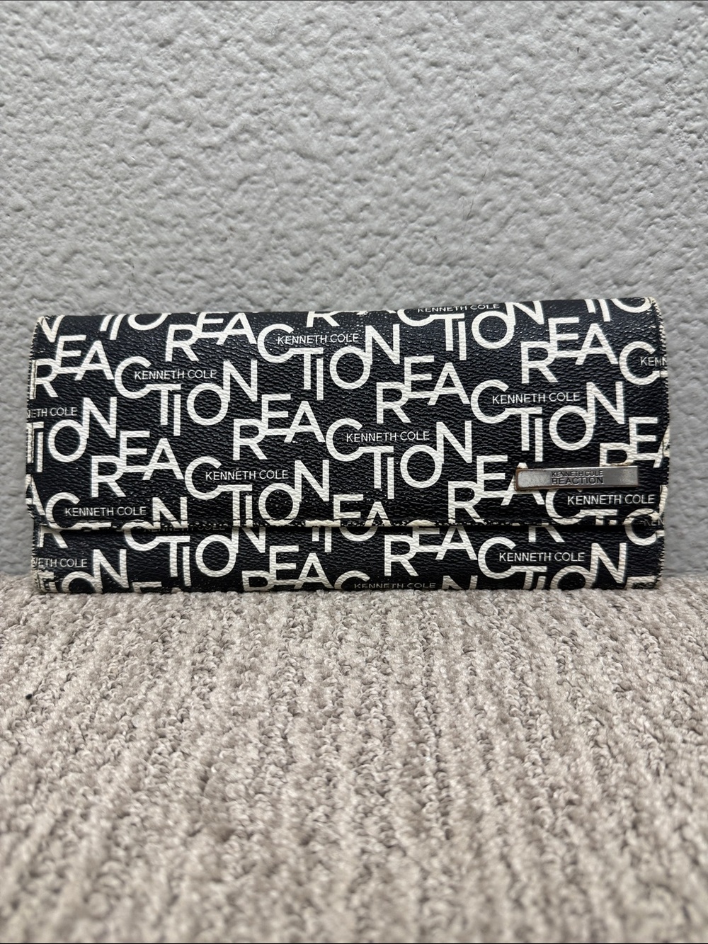 Kenneth Cole Black and White Logo Clutch Wallet